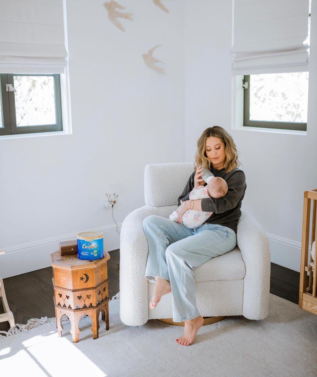 Ashley Tisdale feeding her daughter