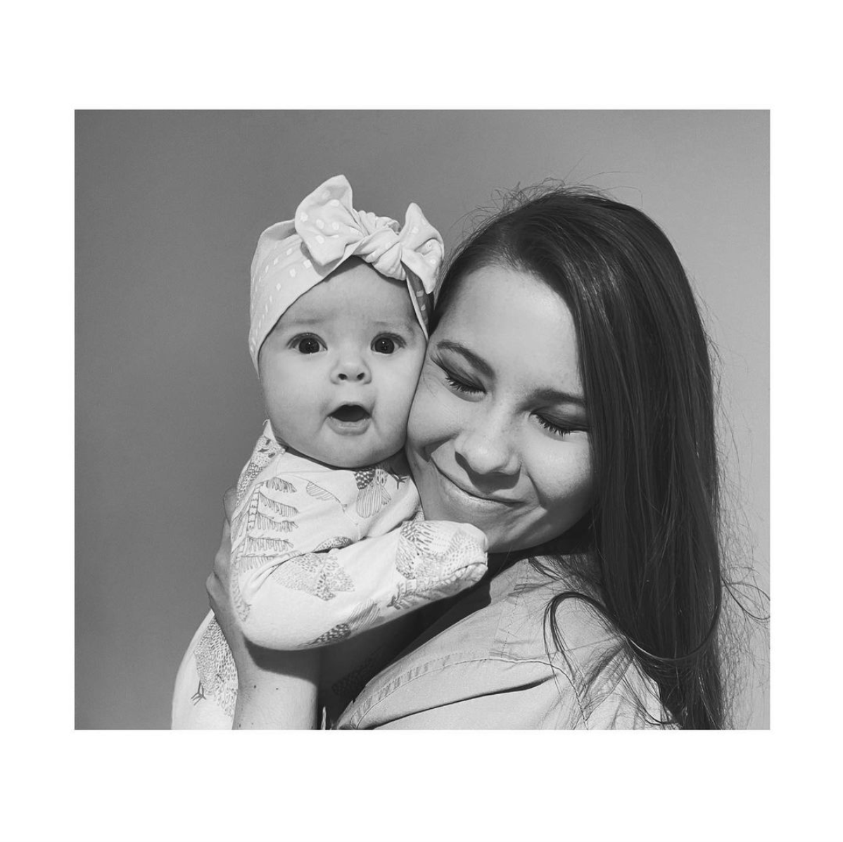 Bindi Irwin hugging her daughter