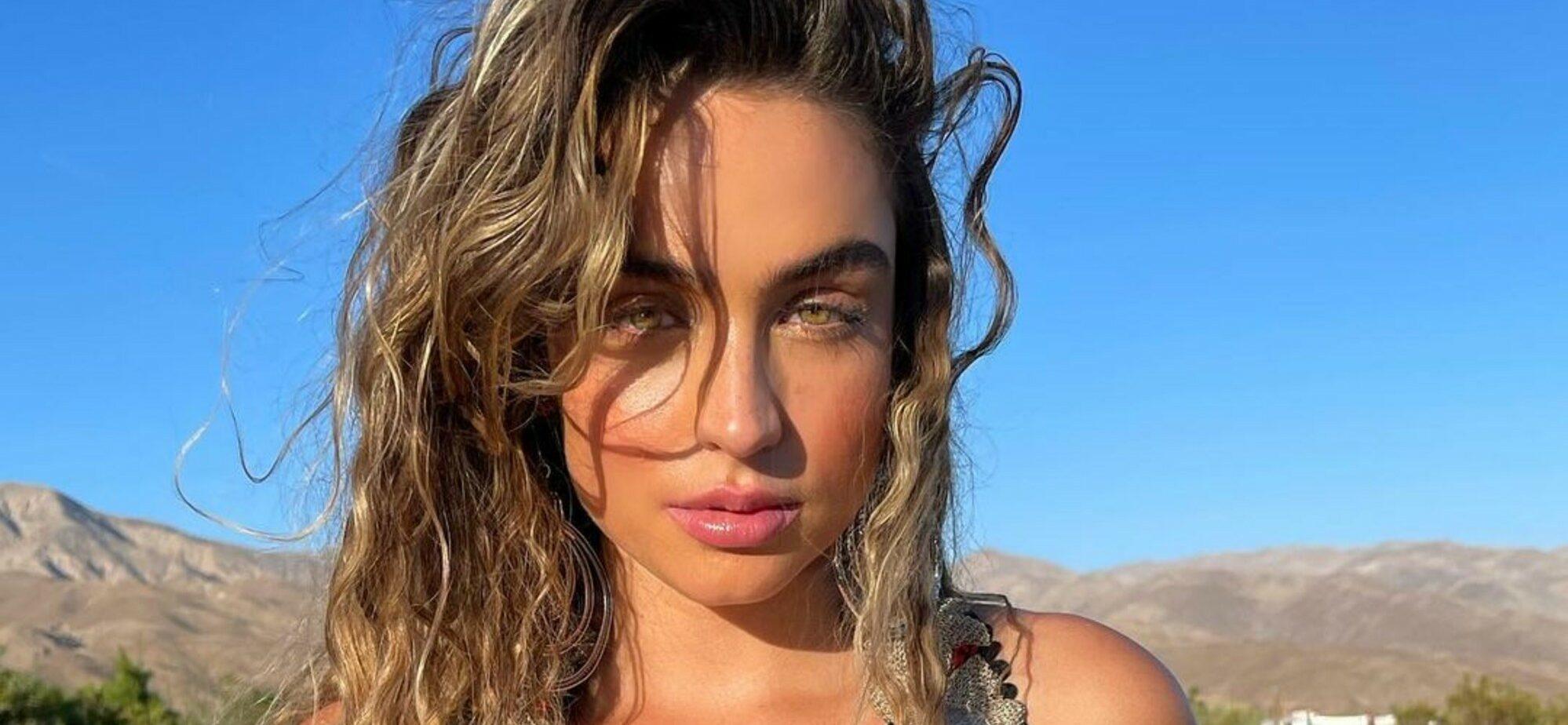 Sommer Ray Flaunts Her Bronzed Bod In Black Ruched Bikini