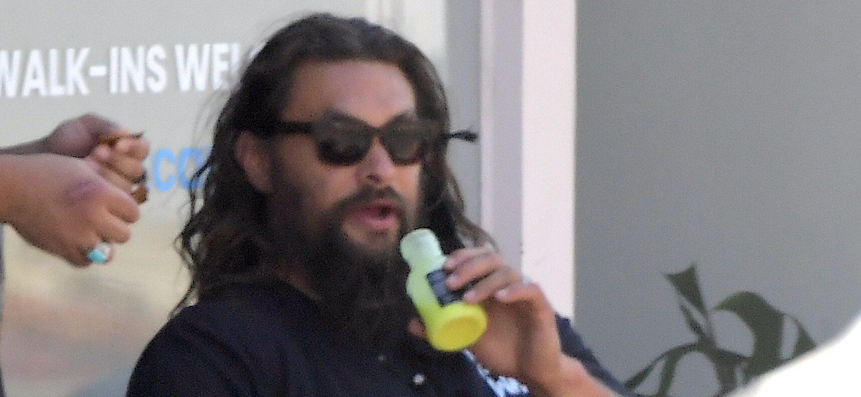 Jason Momoa grabs a healthy drink at an organic raw juice bar in LA