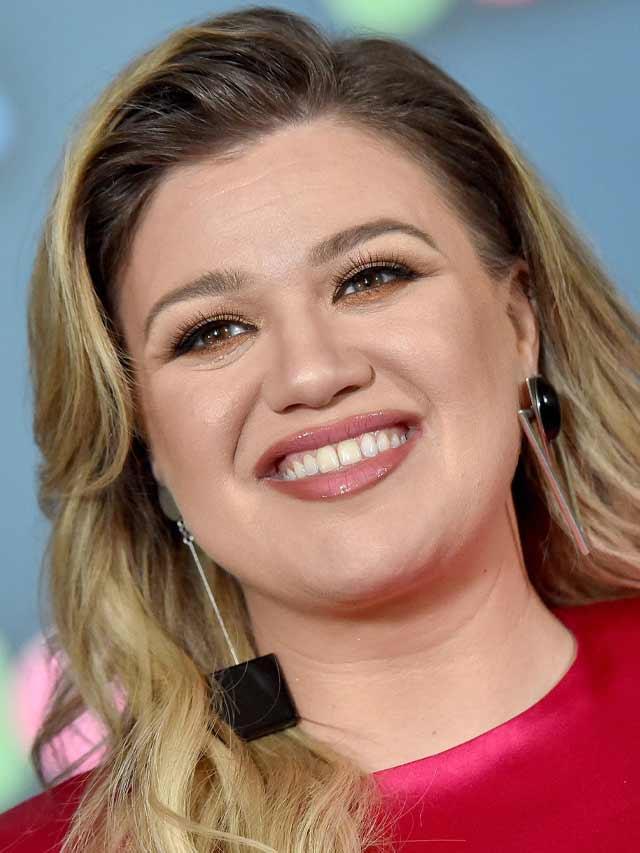Kelly Clarkson Files For Name Change, Meet Kelly Brianne!