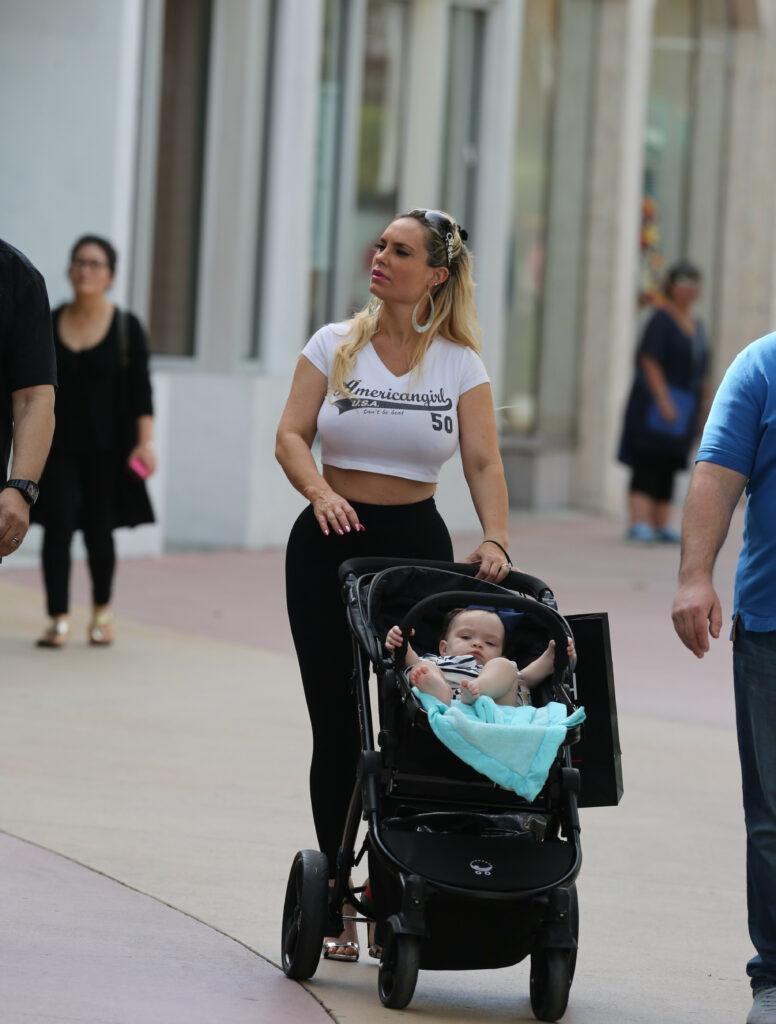 Ice T and Nicole quot Coco quot Austin walking in Lincoln Road
