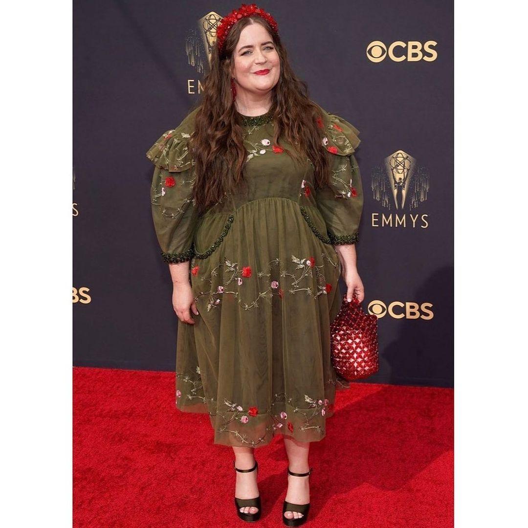 A photo showing Aidy Bryant in a green dress with puffy sleeves at the Emmy awards.