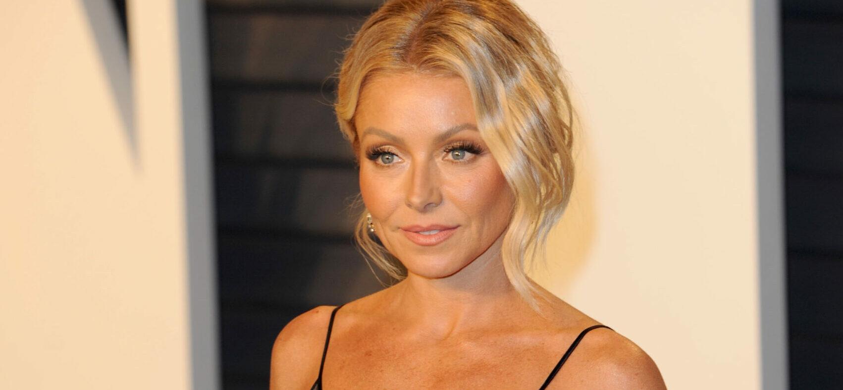 Kelly Ripa Talks Pearl Necklaces And Mustard Baths With Ryan Seacrest on ‘LIVE’