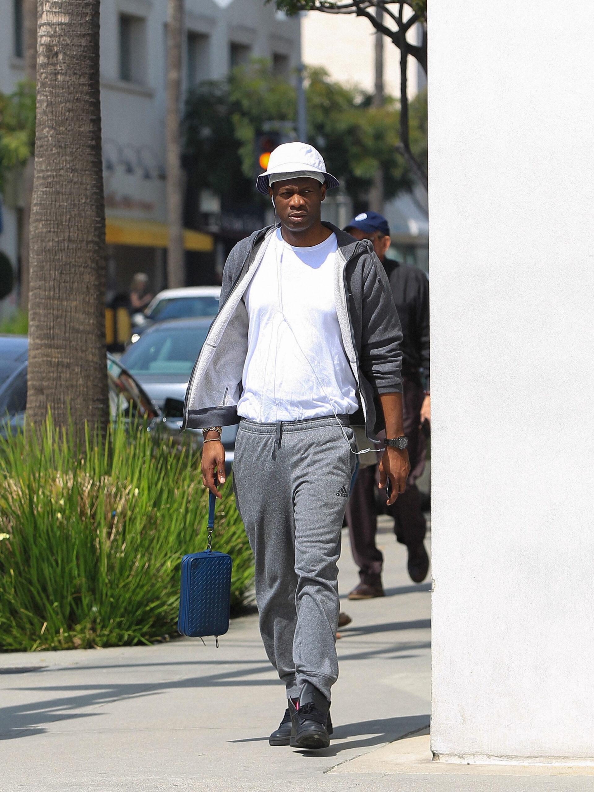 Pras runs errands in LA