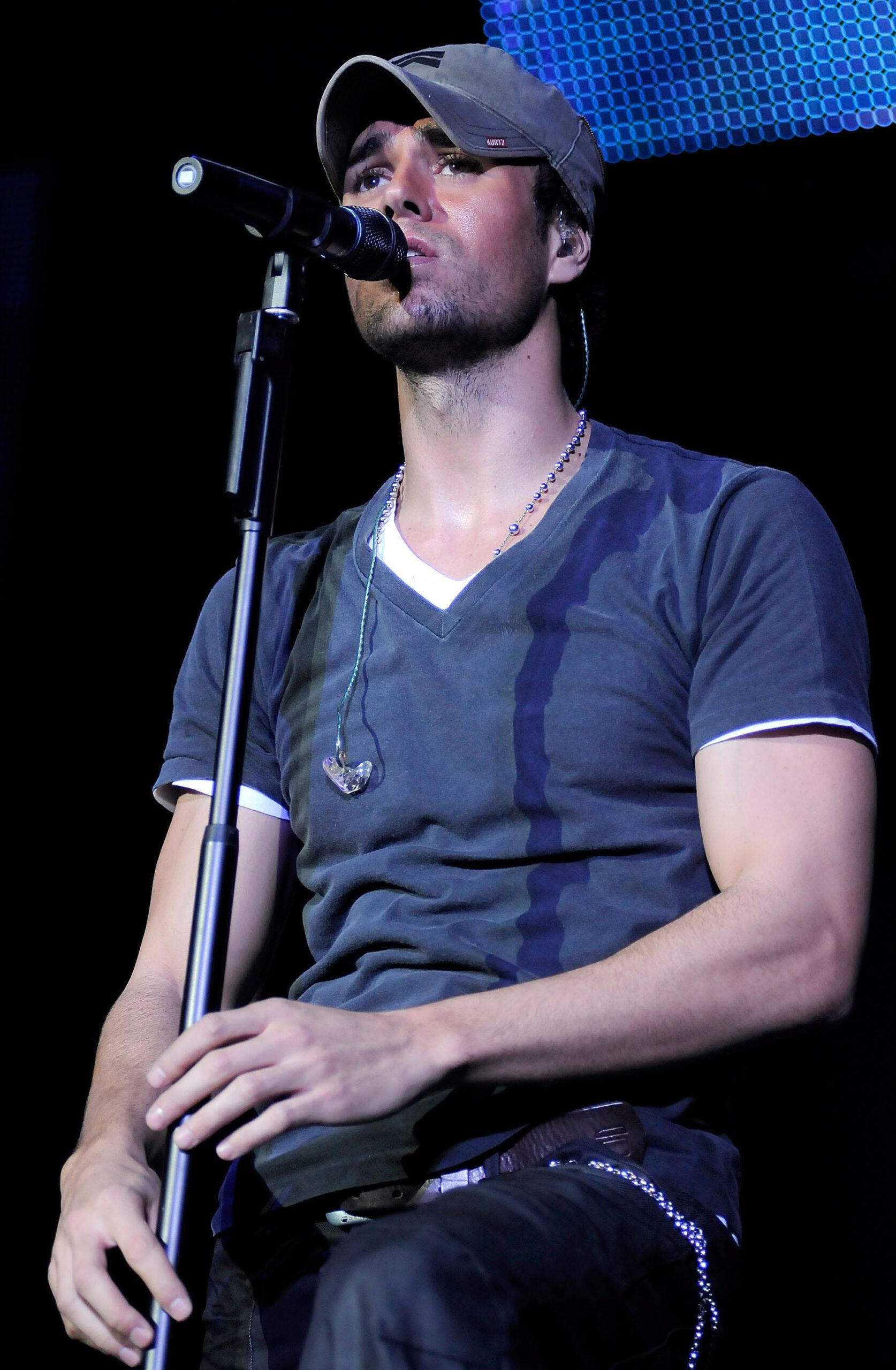 Latin singer Enrique Iglesias drives fans crazy during concert performance in Miami