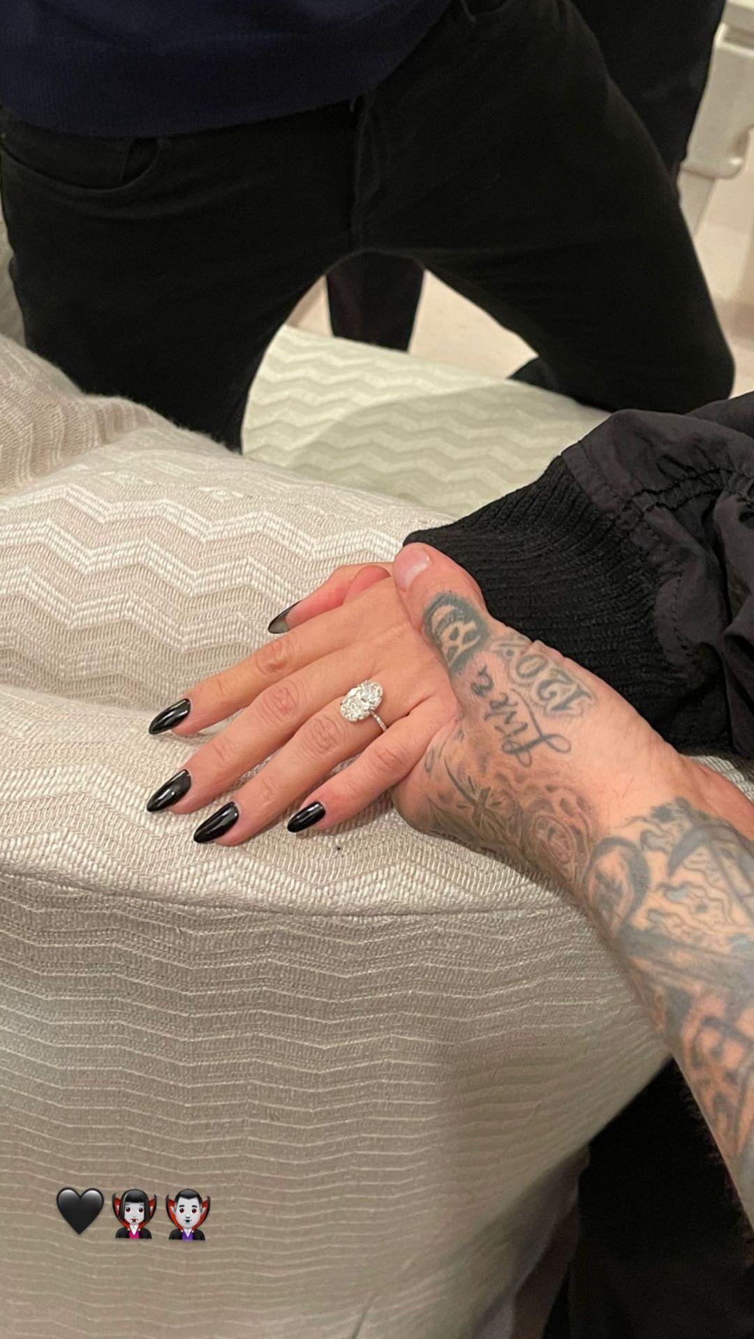 Kourtney Kardashian’s Engagement Ring Reportedly Worth Over $1 Million!! 