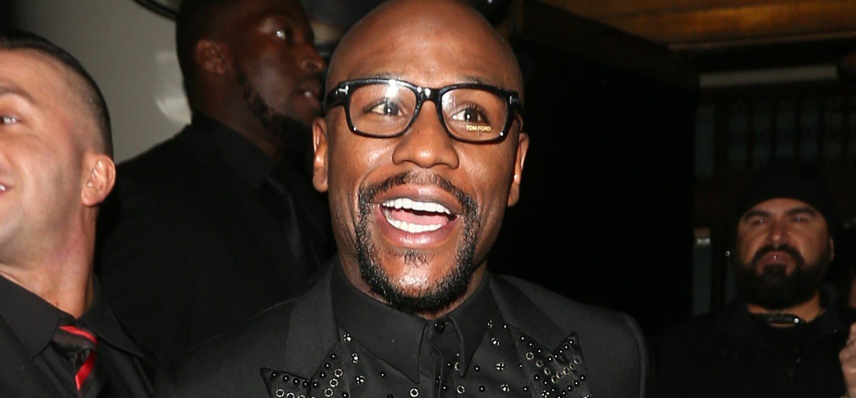 Floyd Mayweather Flaunts Super Bowl VIP Suite Purchase For 34 Lucky Friends & Hefty Tax Bill