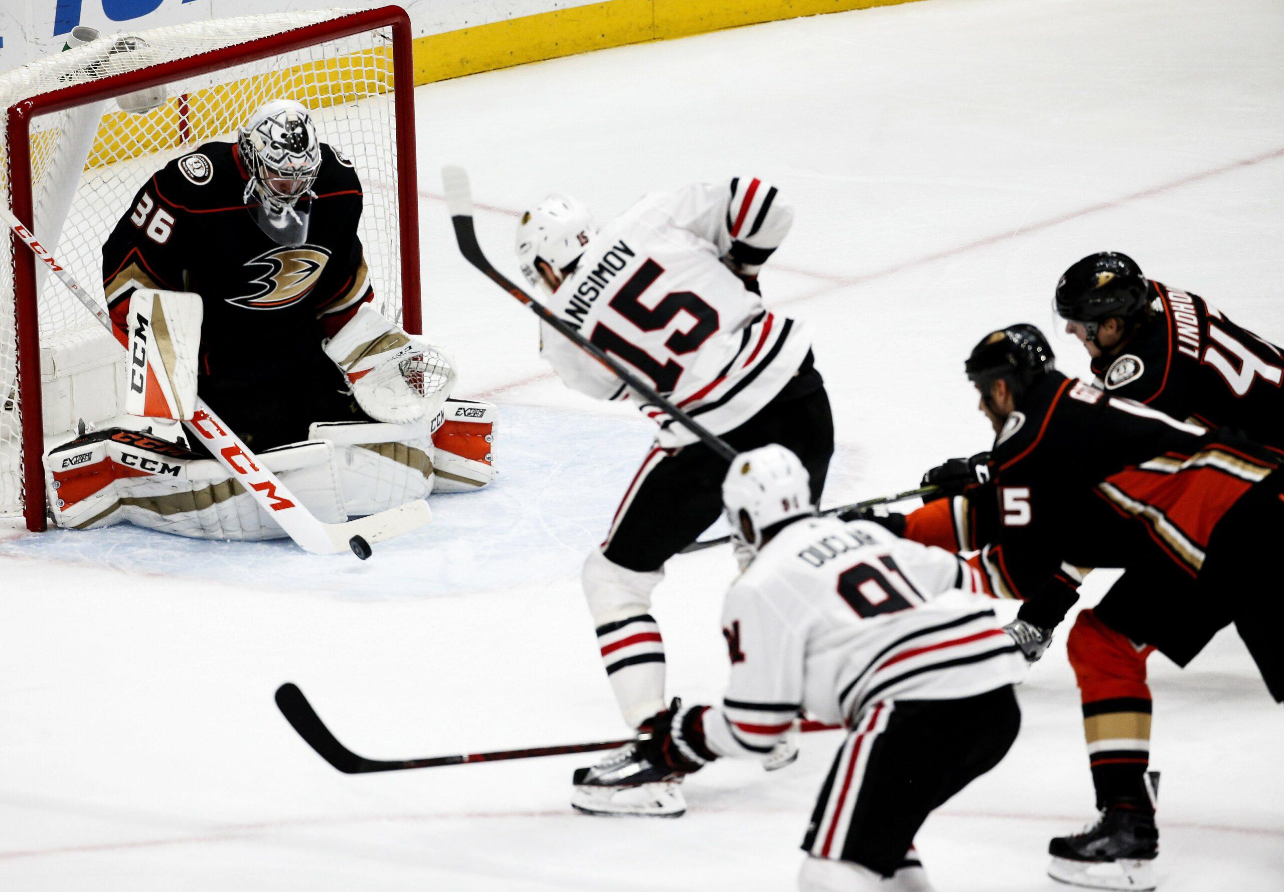 NHL Anaheim Ducks beat Chicago Blackhawks