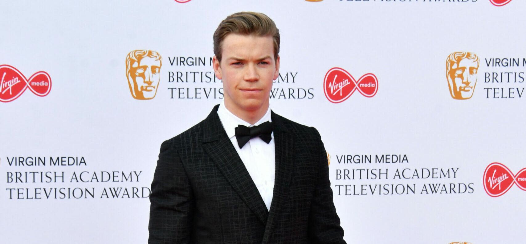 Will Poulter’s Best Kiss Time Machine, Jennifer Aniston And Emma Roberts SO LUCKY!