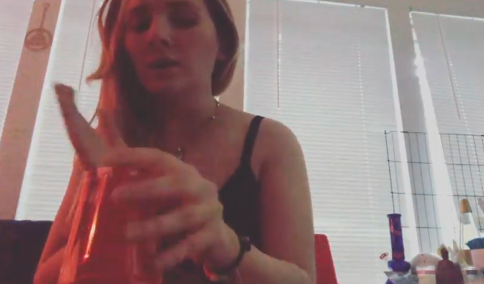 Abigail Breslin Showcases Her Purple Glass Bong On Instagram, Fans Love It!