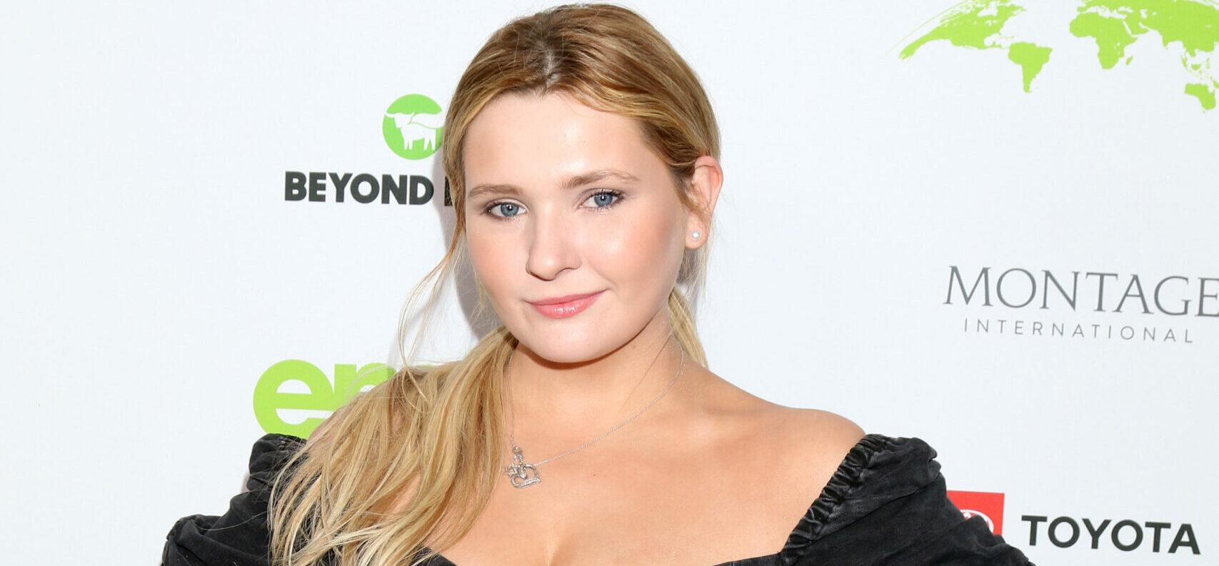 Abigail Breslin Waves Goodbye To Social Media After COVID Mask Feud