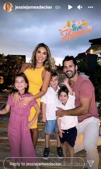 Jessie James Decker, Eric Decker, and their kids smiling.