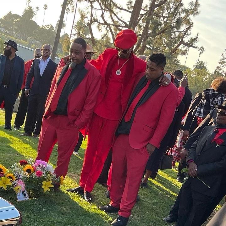 Snoop Dogg Shares Emotional Photos From Inside His Mother’s Funeral 