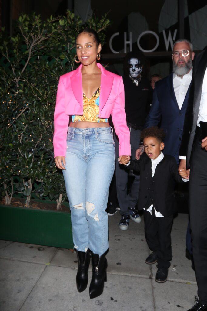 Alicia Keys and Swizz Beatz along with their son grab dinner at Mr Chow apos s after hosting the 2020 Grammy apos s