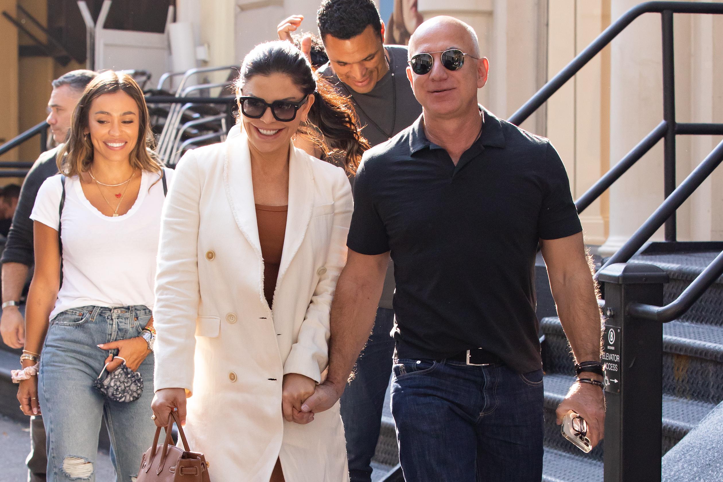 Jeff Bezos Lauren Sanchez Tony Gonzalez Nikko Gonzalez Lunch at Cipriani apos s