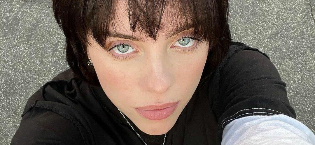 Billie Eilish posts a selfie