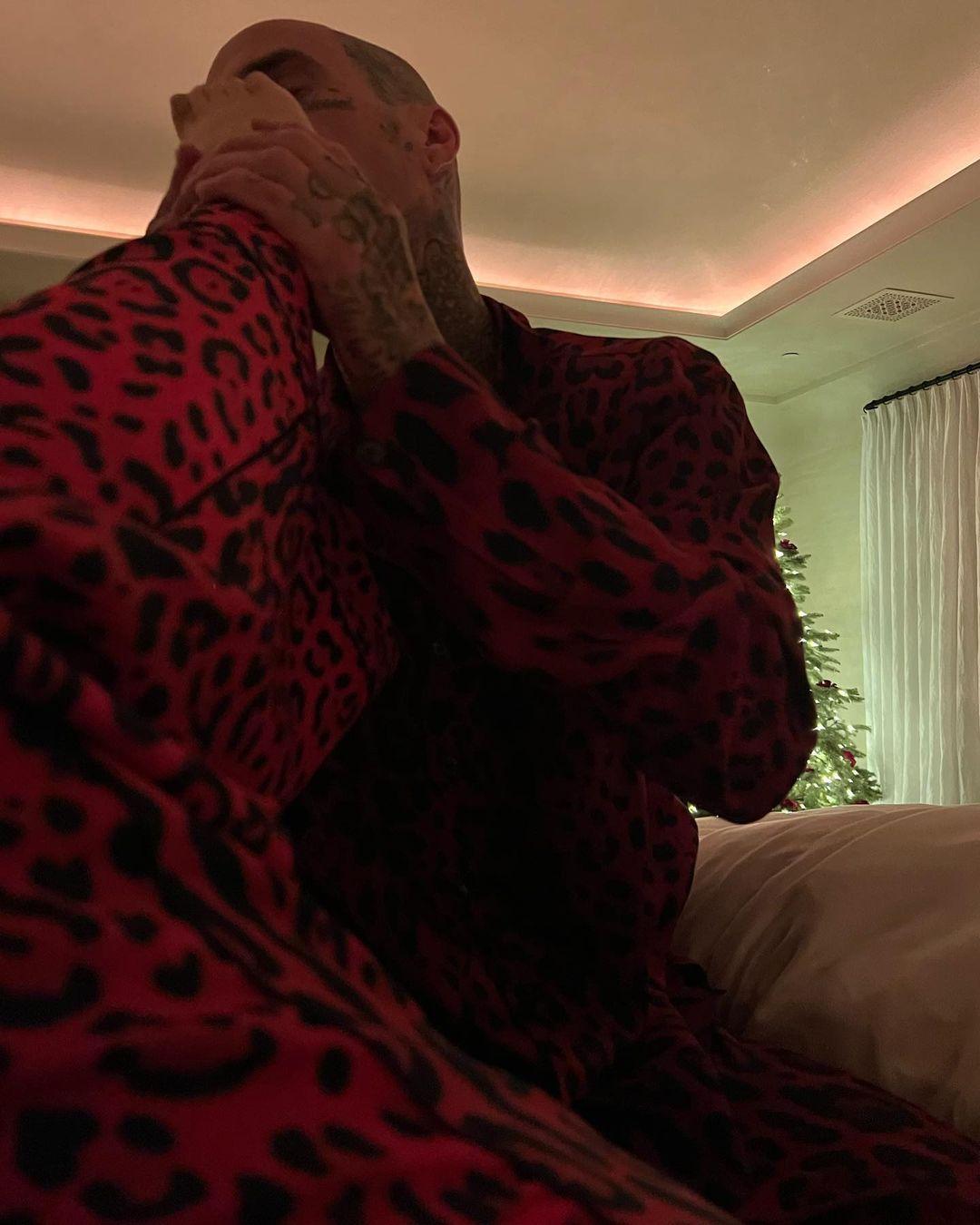 Travis Barker Licks Kourtney Kardashian’s Feet — All He Wants For Christmas! 