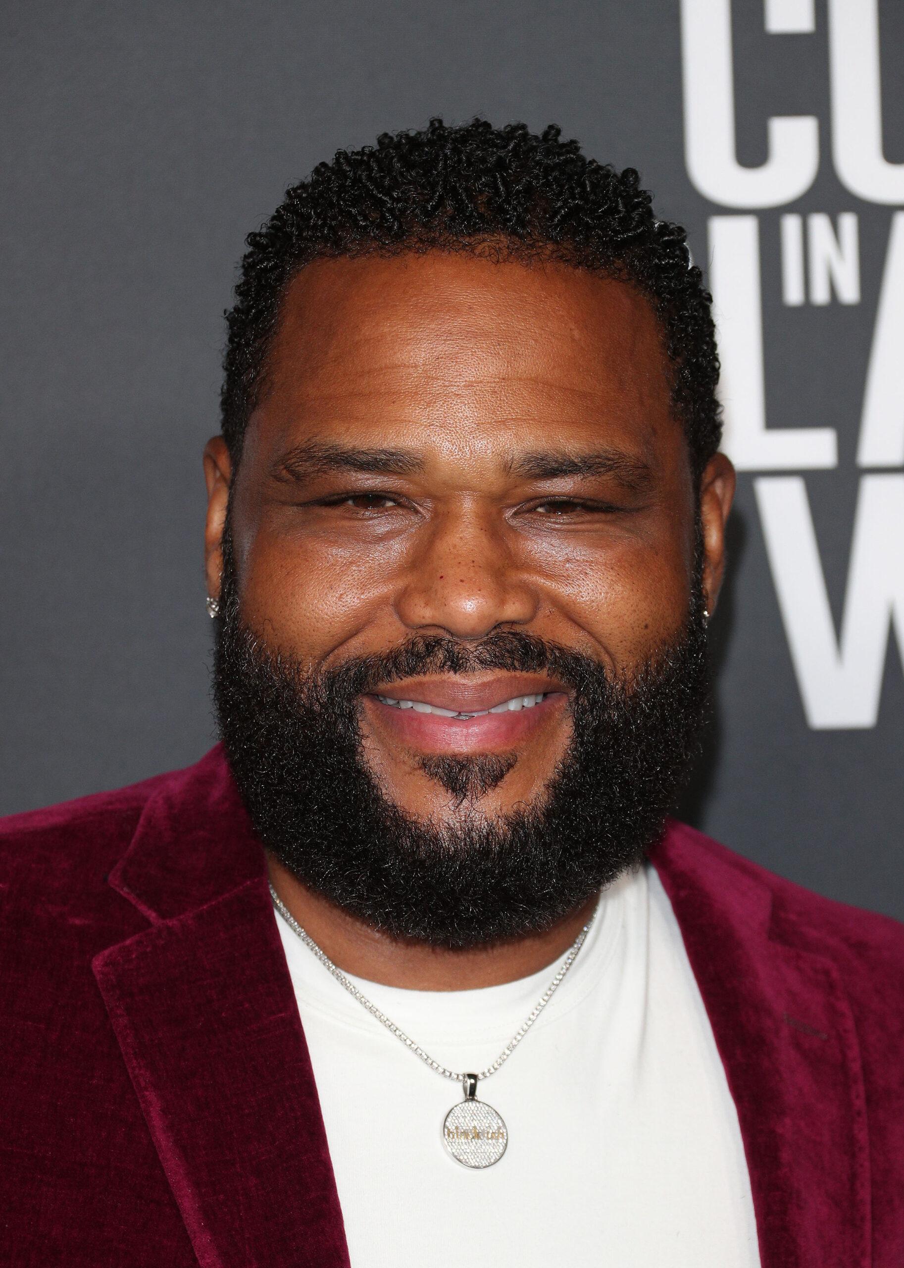 Anthony Anderson smiling