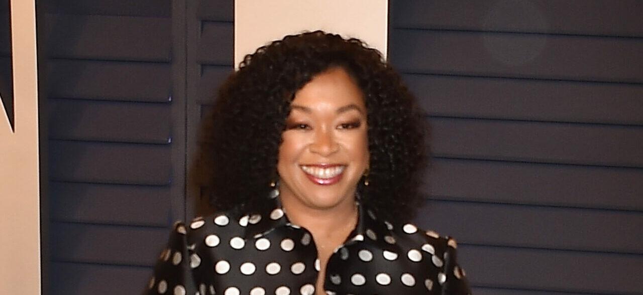 Shonda Rhimes at 2019 Vanity Fair Oscar Party Hosted By Radhika Jones