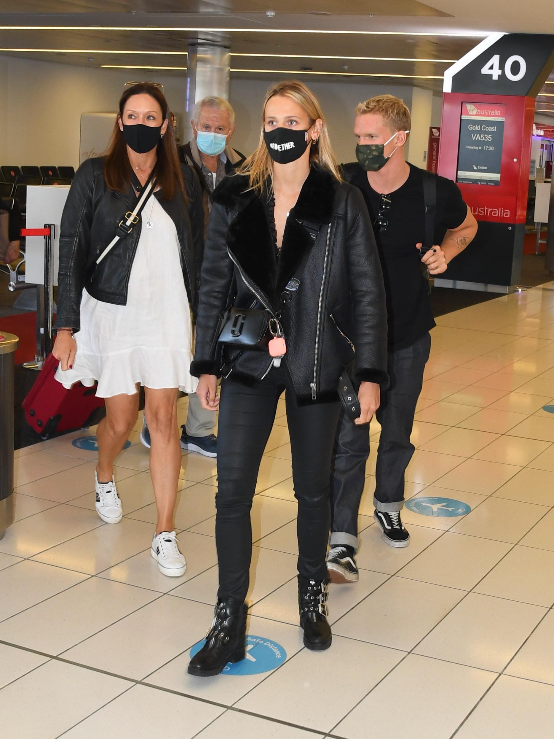 Cody Simpson and Marloes Stevens arrive at Sydney domestic airport with his mum Angie