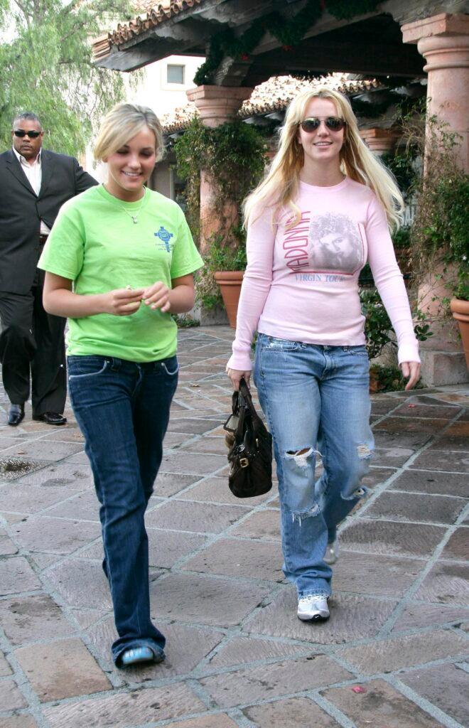 Jamie Lynn and Britney Spears smiling.