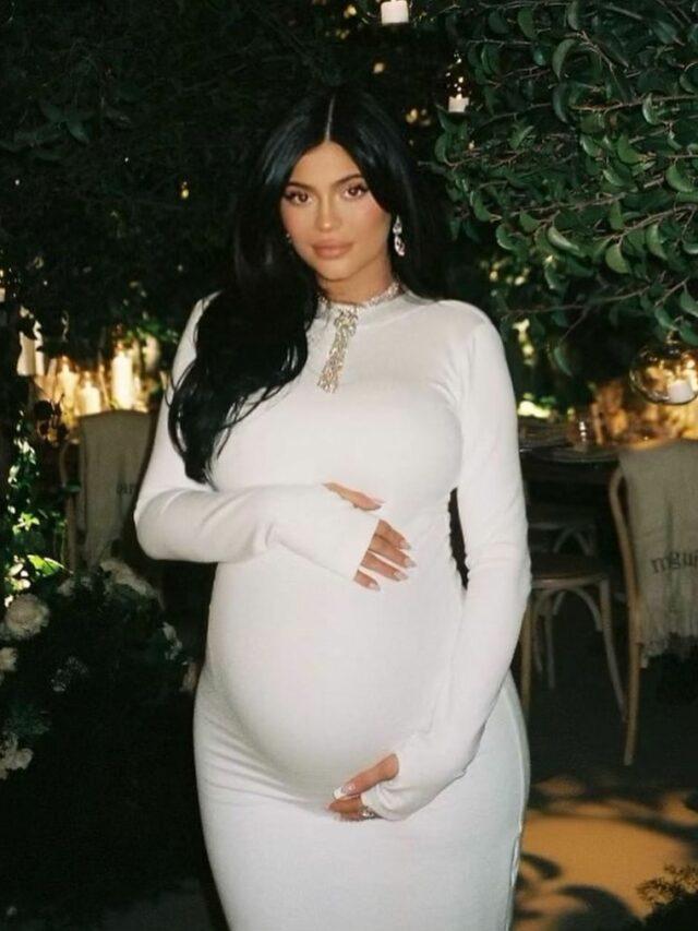 cropped-Inside-Kylie-Jenners-Luxury-Baby-Shower-Gender-Revealed.jpg