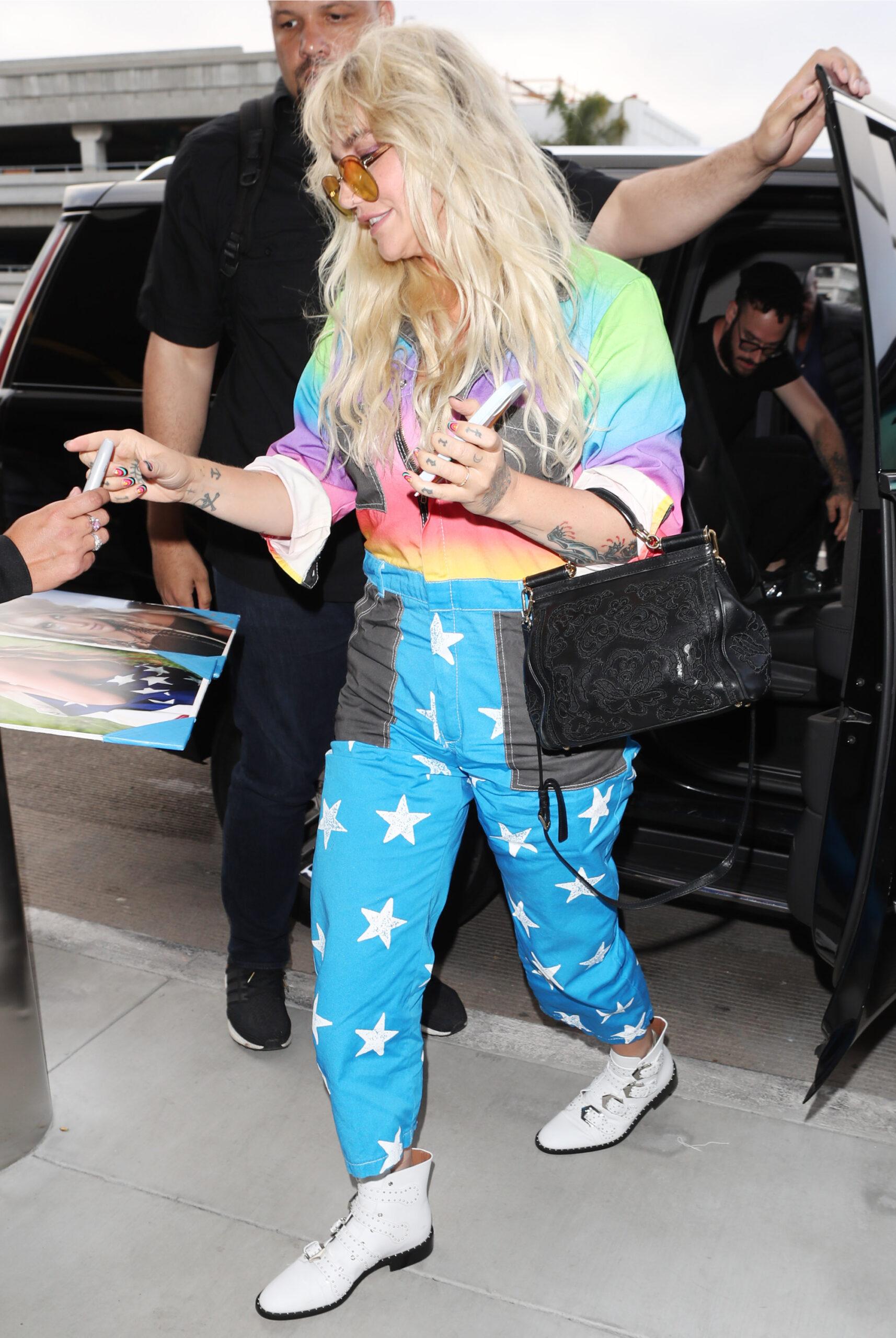Kesha Ke ha arriving at the Los Angeles International Airport - LAX
