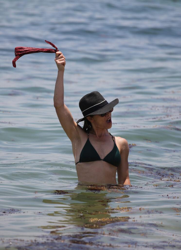 Fitness guru jillian Michaels shows off her bikini body on the beach in Miami