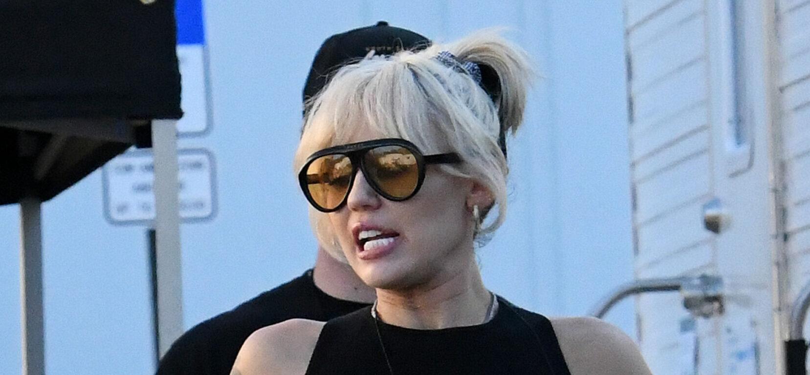 Miley Cyrus Lost Her Top On Live TV During New Year’s Eve Performance!