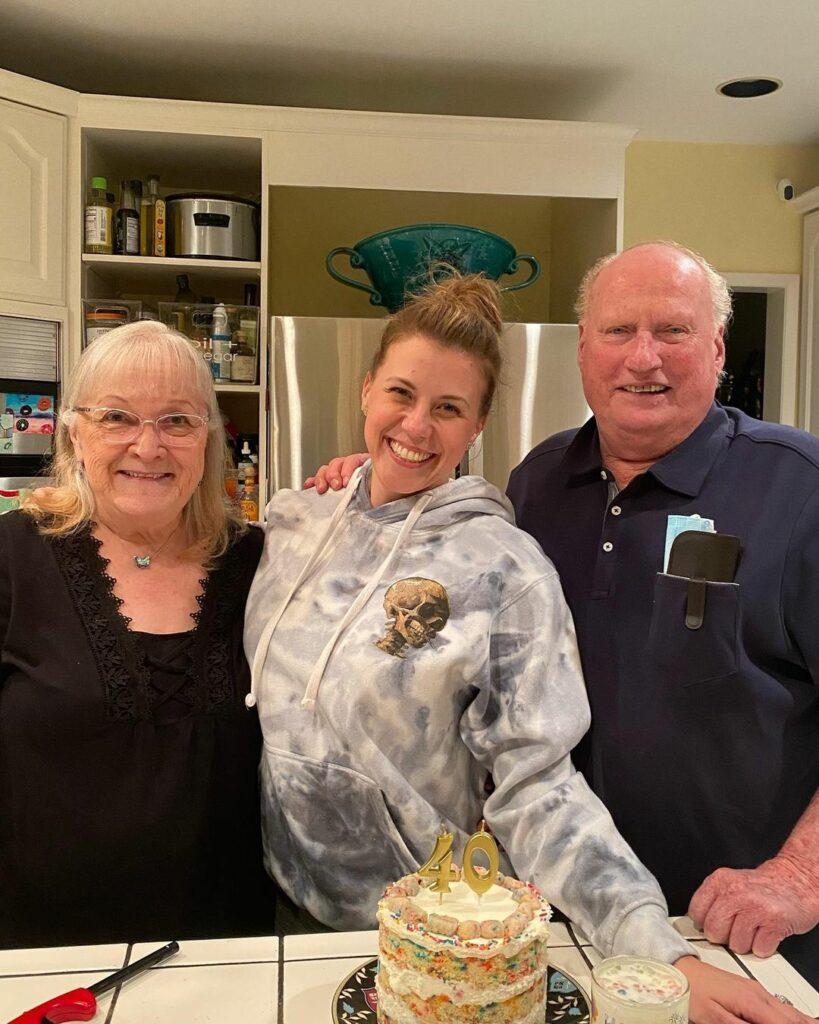 Jodie Sweetin with her parents