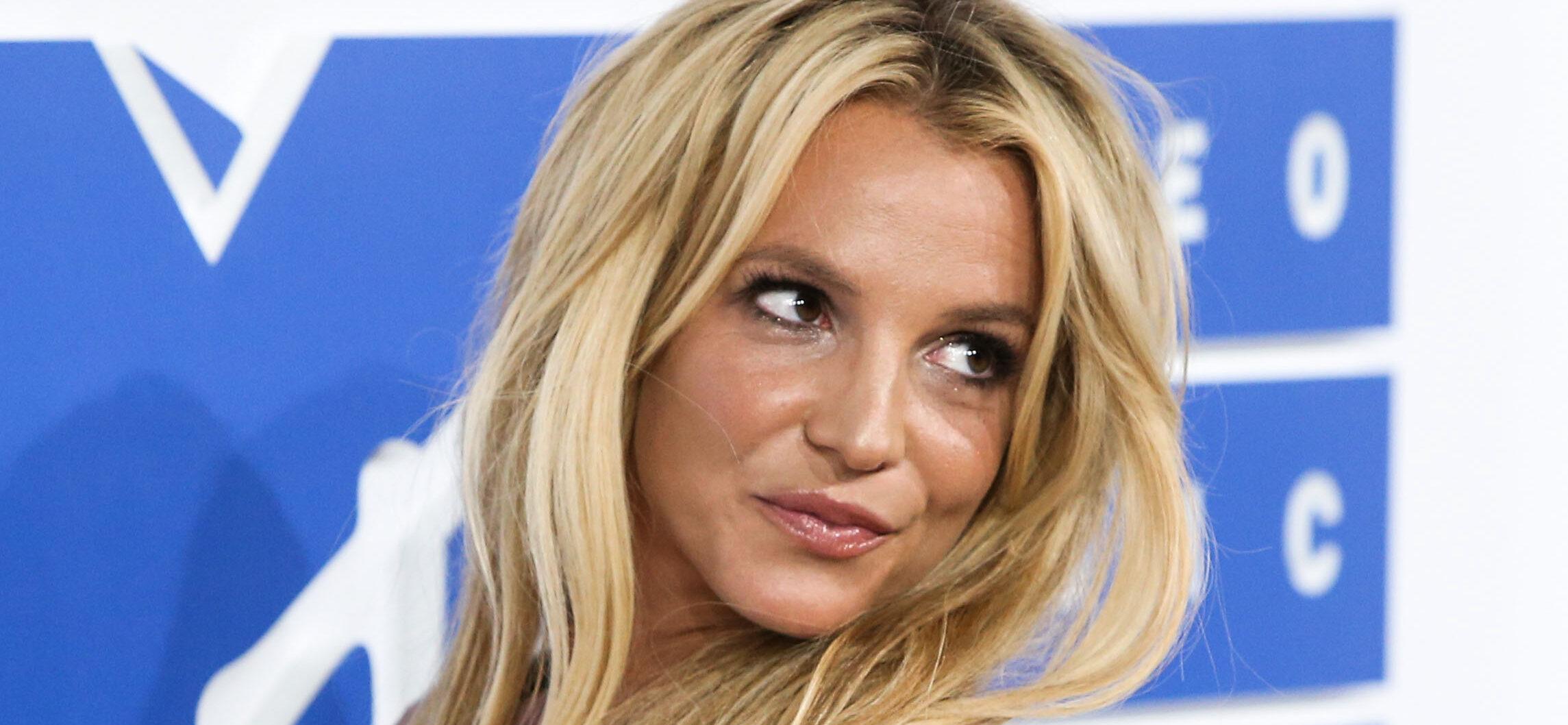 Britney Spears Ditches Bra And Panties During Vacation In Mexico