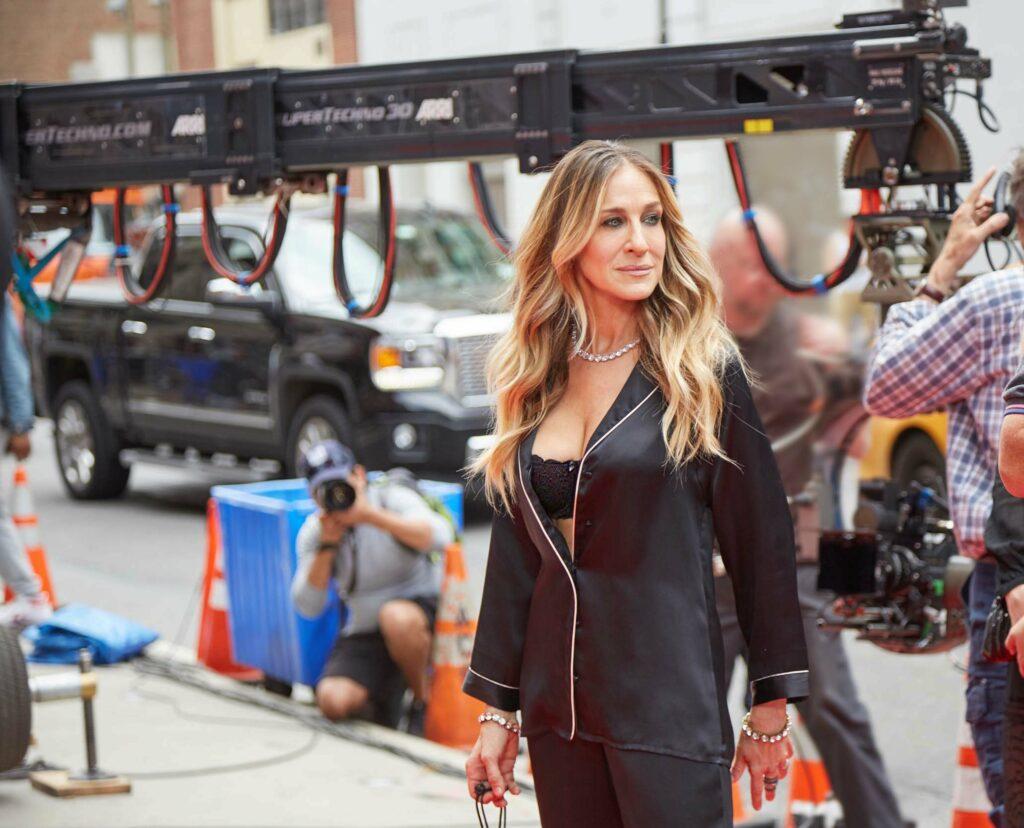 Sarah Jessica Parker is sexy in the city as she flashes bra in BTS Intimissimi campaign shoot