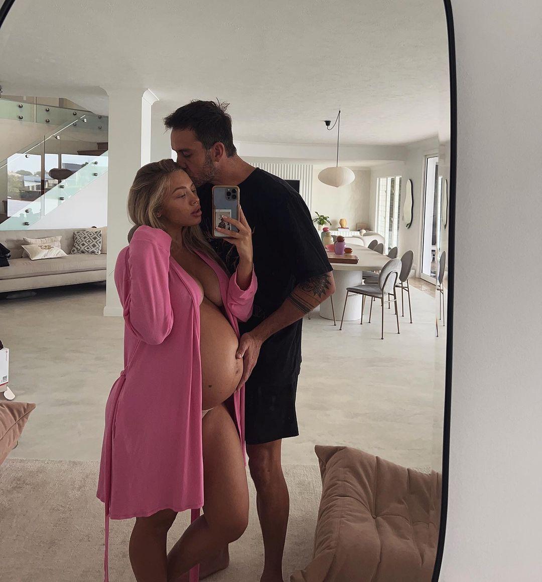 Tammy Hembrow taking a mirror selfie with Matt Poole.