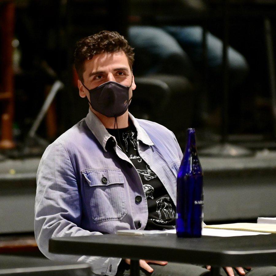 Oscar Isaac at SNL table reading