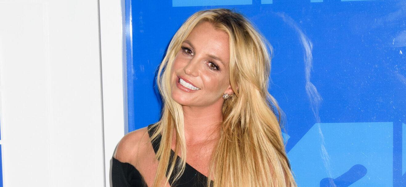Britney Spears slays it in the buff on a beach