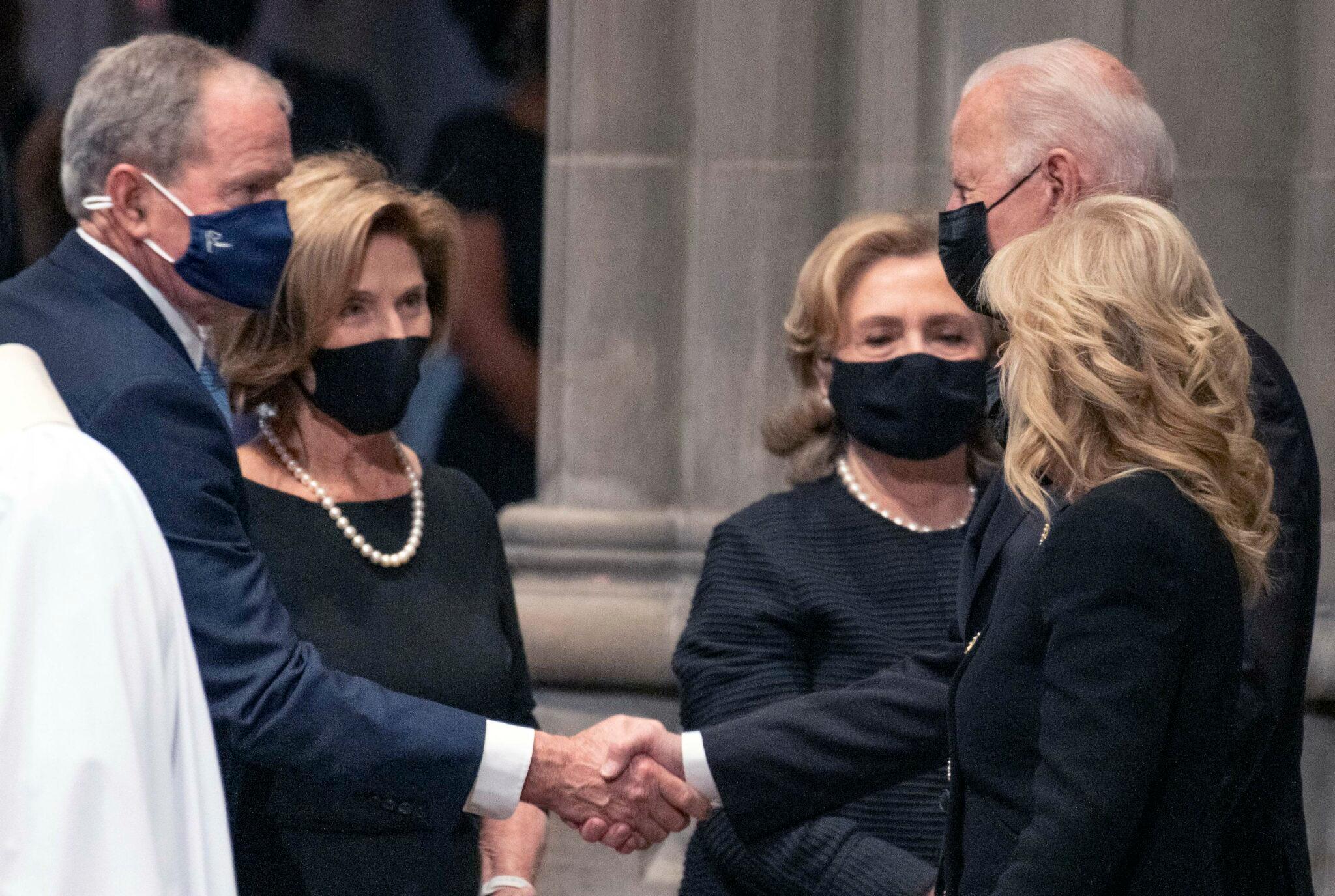 Hillary Clinton Cheekily Thanks Russia For 'Lifetime Achievement Award'