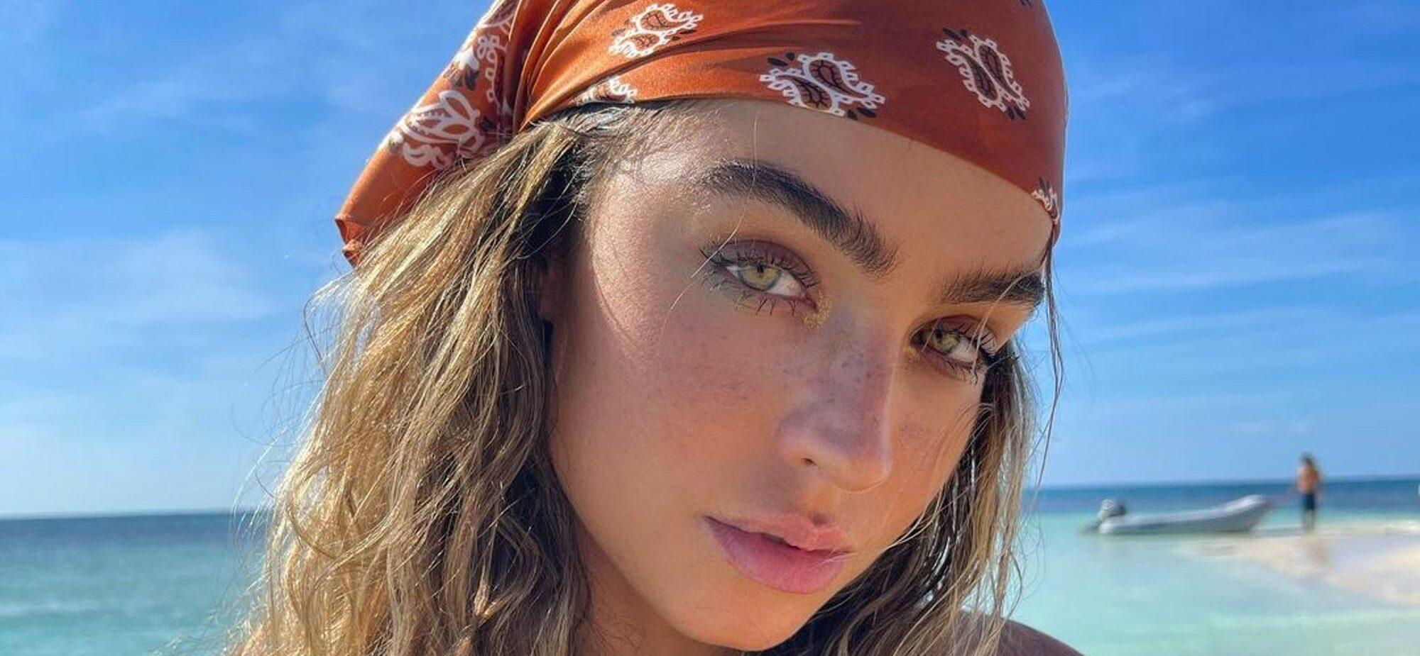 Sommer Ray Gives A Jaw-Dropping Rear View As Lara Croft On Halloween