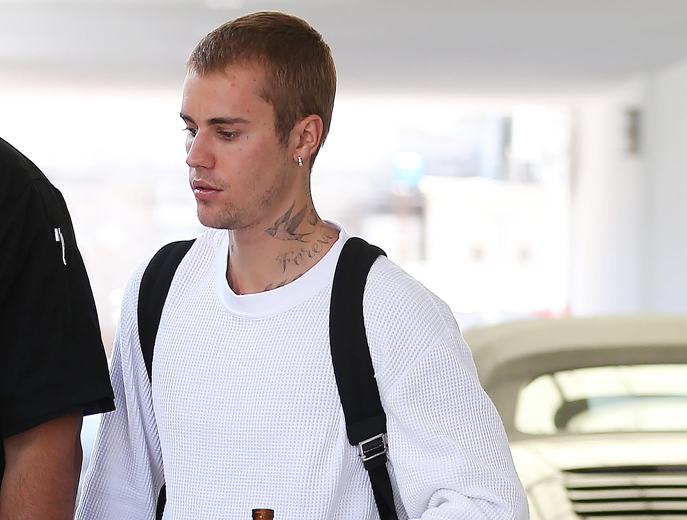 Justin Bieber leaving a Medical building in Beverly Hills