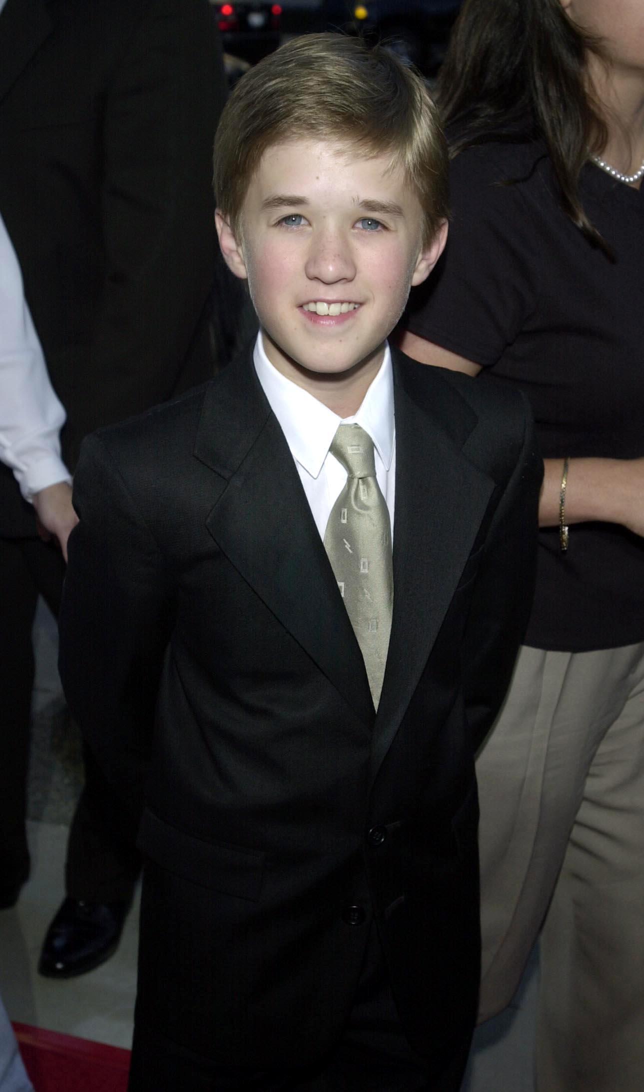 Haley Joel Osment arrives at the Los Angeles premiere of the motion picture "A.I." at the Academy of Motion Picture Arts & Sciences 6/27/01 in Beverly Hills, California.©