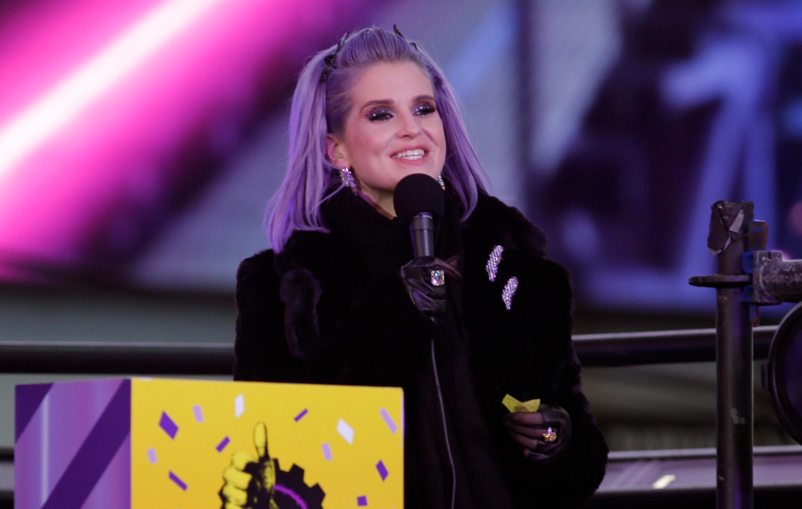 Kelly Osbourne Reads Confetti Notes in Times Square on New Years Eve in New York City