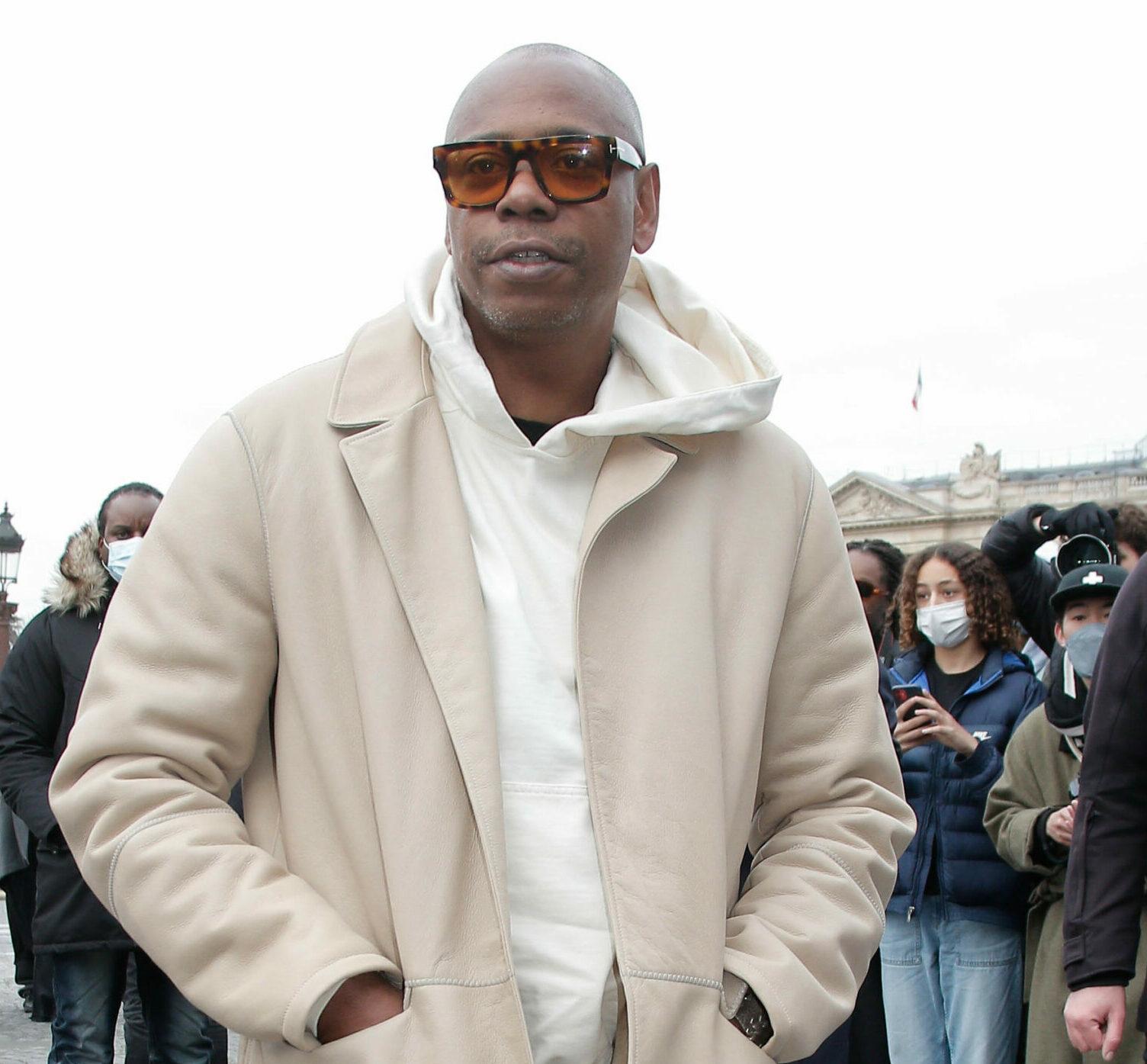 Dave Chappelle Elaine Chapelle deixando o desfile da Dior durante a Paris Fashion Week 2022