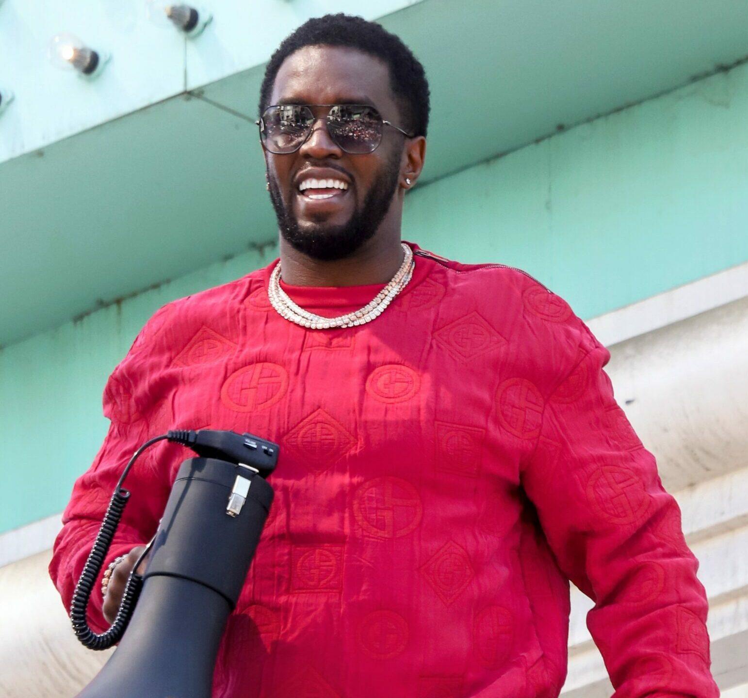 Sean 'Diddy' Combs shows love to Hollywood Tourists as he films scenes for hosting and producing the upcoming Billboard Awards