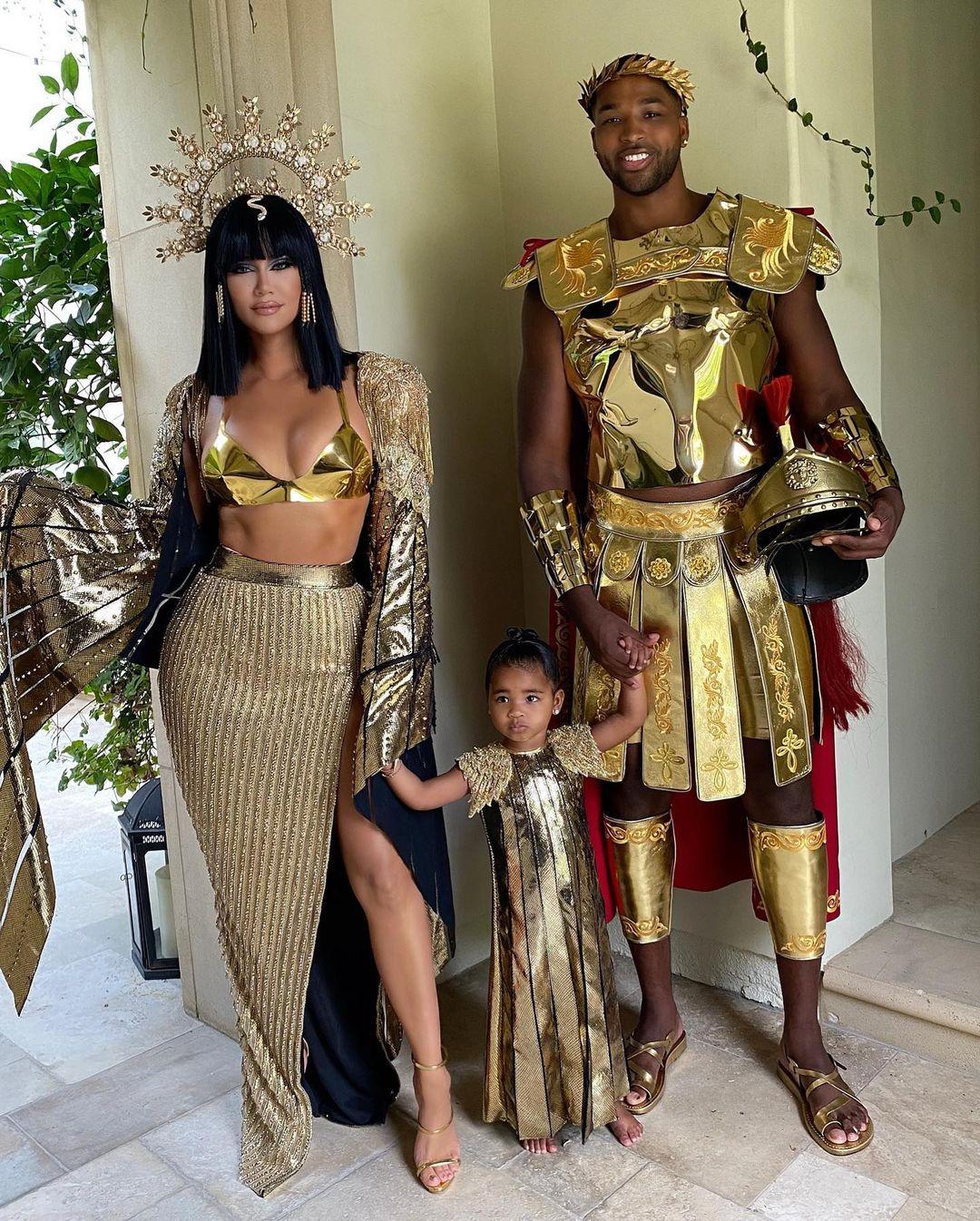 Tristan Thompson, Khloé Kardashian with daughter True Thompson