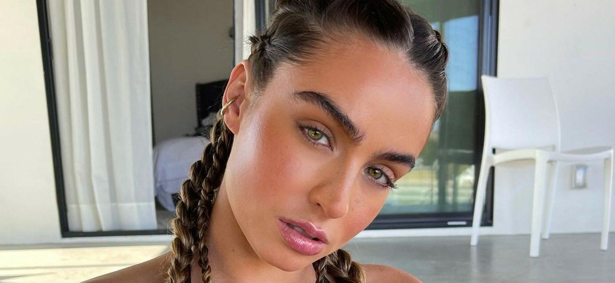 Sommer Ray In A Ripped Denim Bikini Shows Off Her ‘Lil Smush’ Cat
