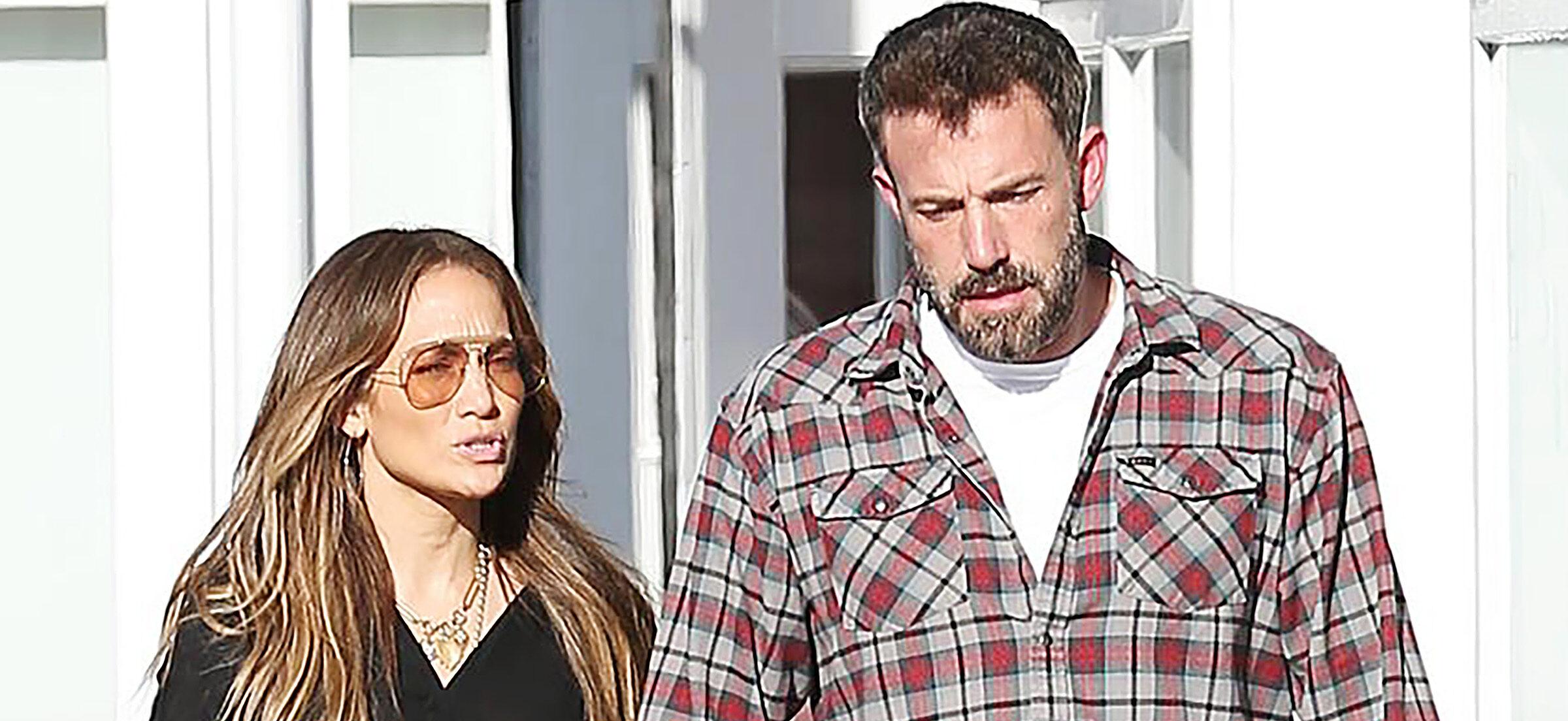 Jennifer Lopez and Ben Affleck strolling in the Brentwood Country Mart in Los Angeles