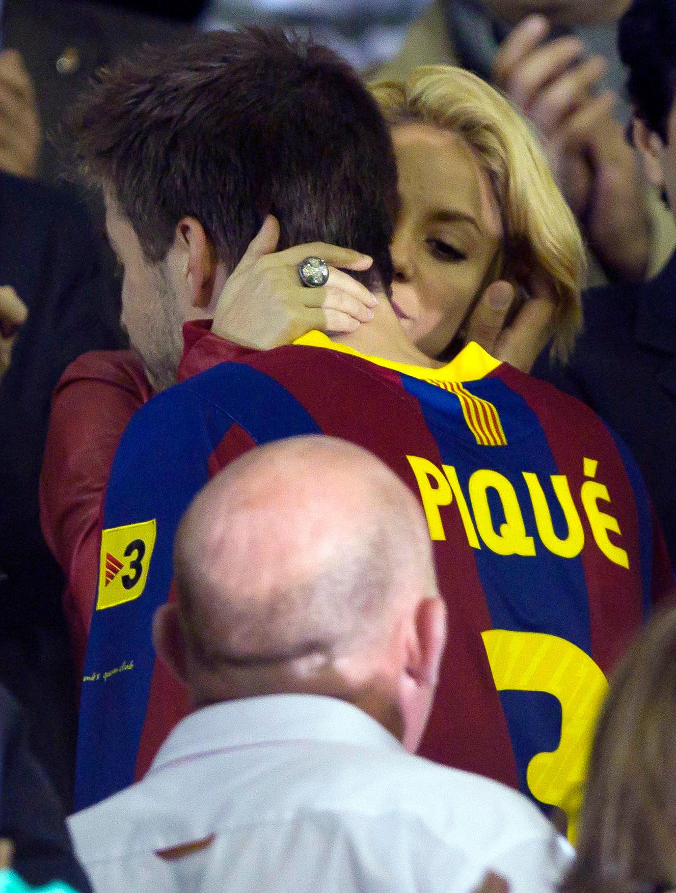 SHAKIRA SUPPORT GERARD PIQUE AFTER LOSING FINAL CUP