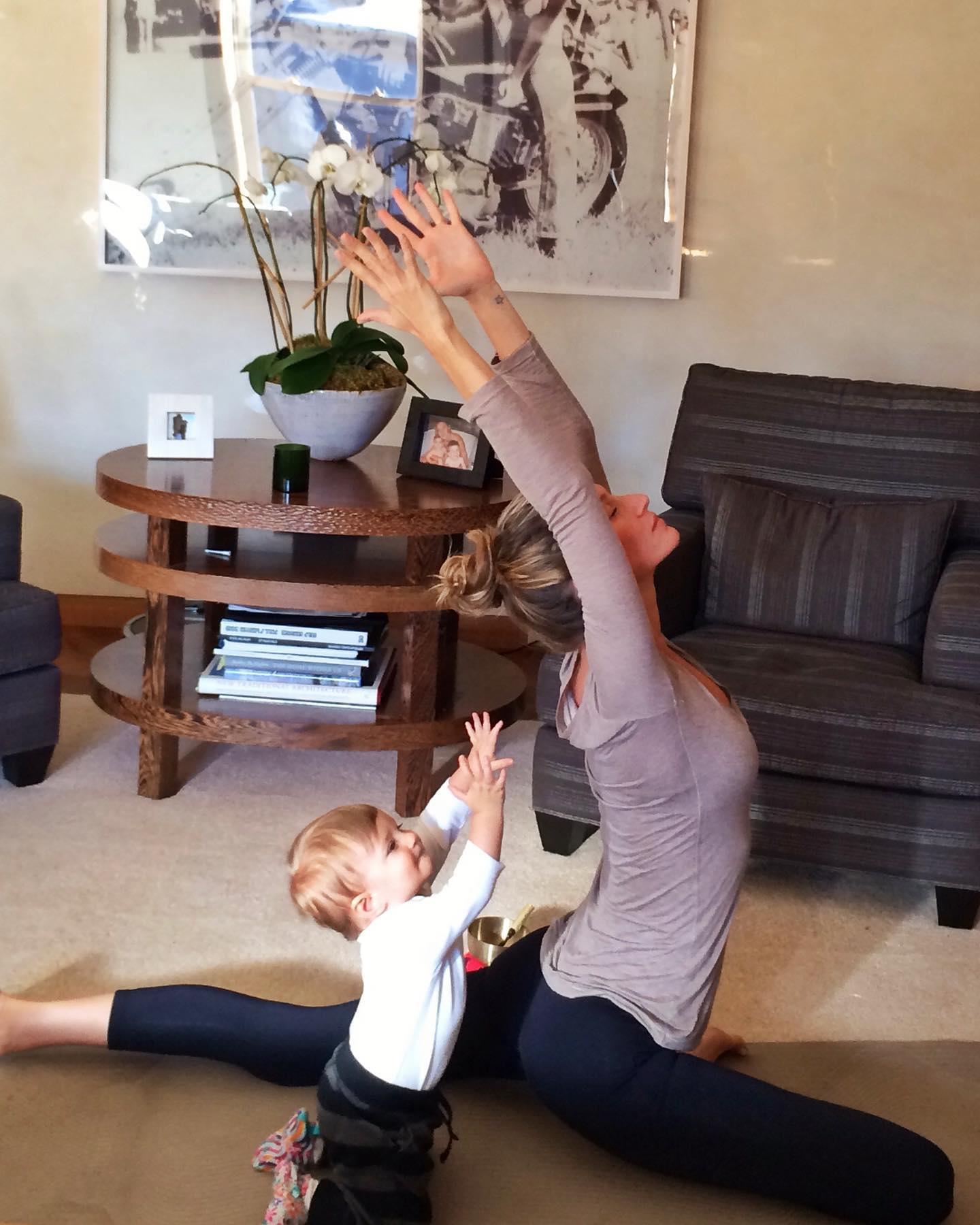 Gisele and her daughter do yoga