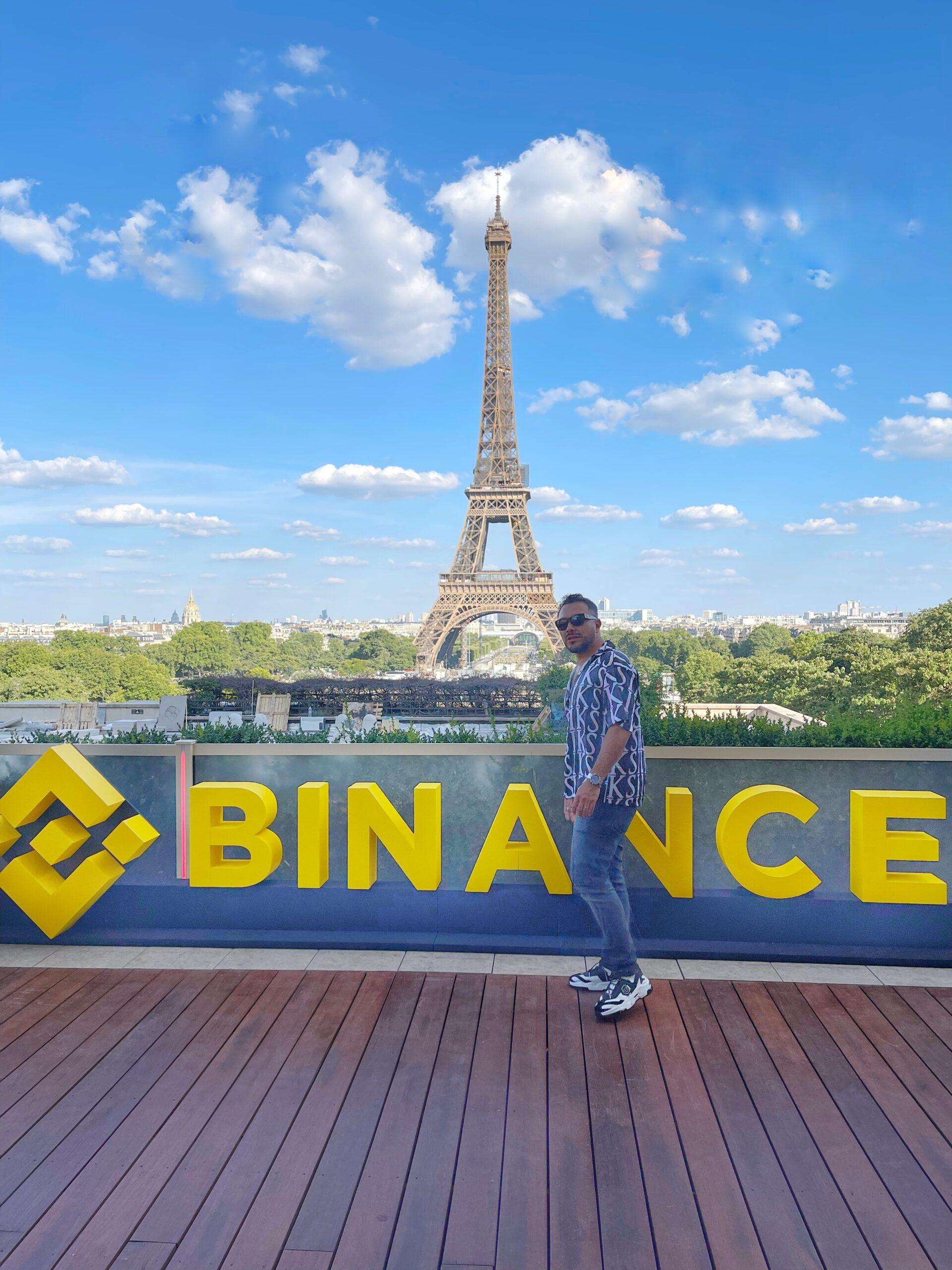 Top Crypto Influencer Andres Meneses Celebrates Binance's 5th Anniversary, Paris Hilton Approves!