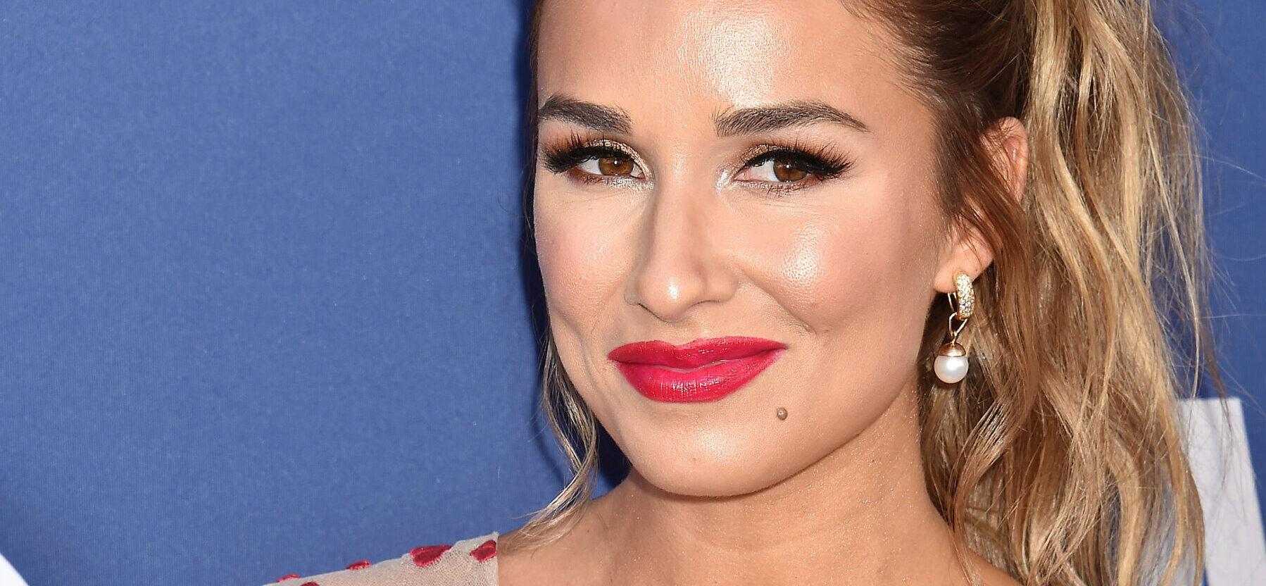 Jessie James Decker: ‘No Lasagna Or Person Was Hurt During The Making of this Video’